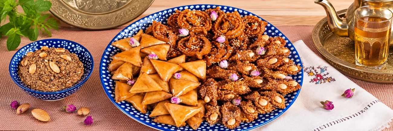 تشكيلة الحلويات المغربية من بيت الأندلس